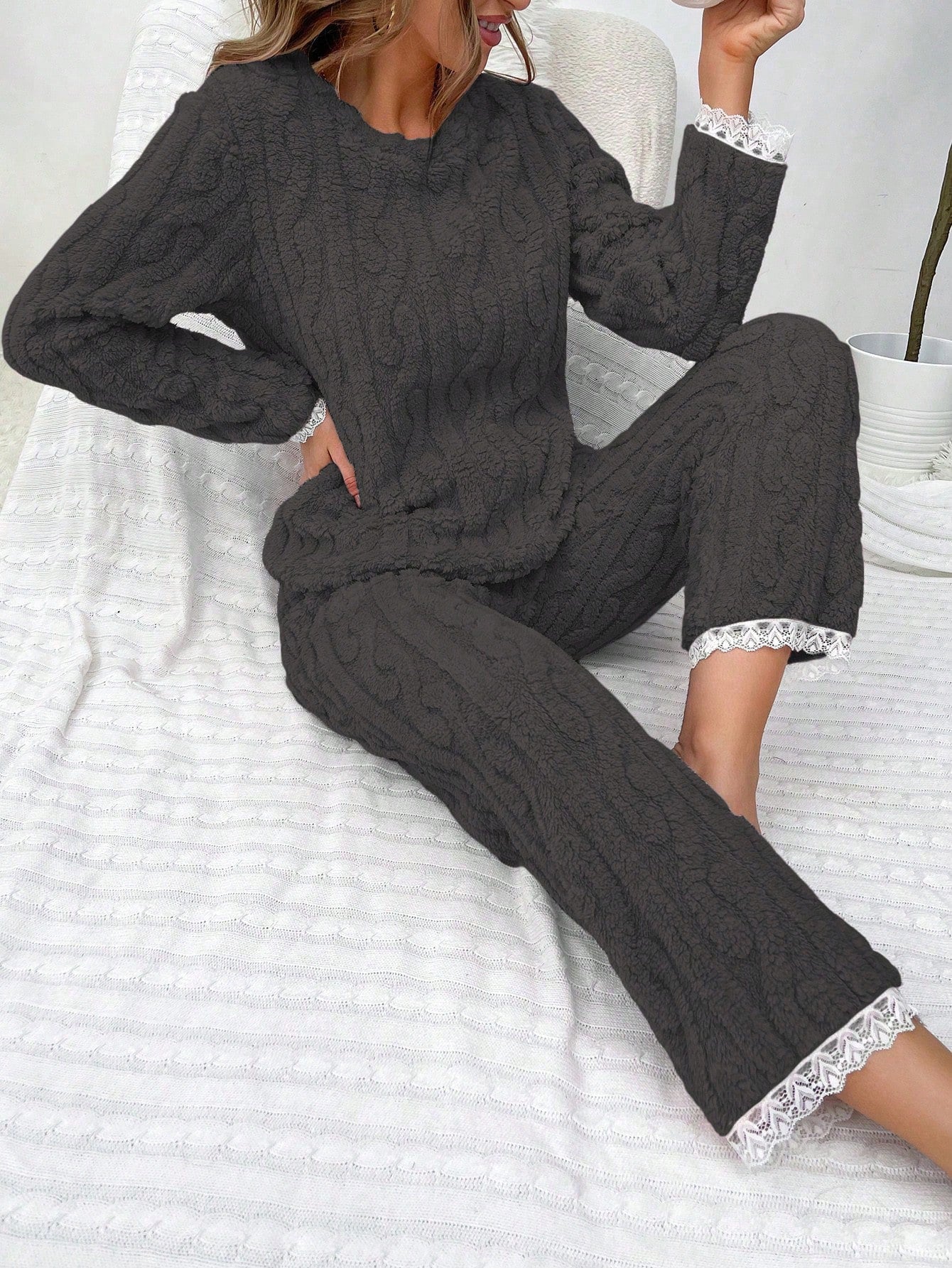 Women's Coral Fleece Solid Color Lace Trim Thick Casual Pajama Set