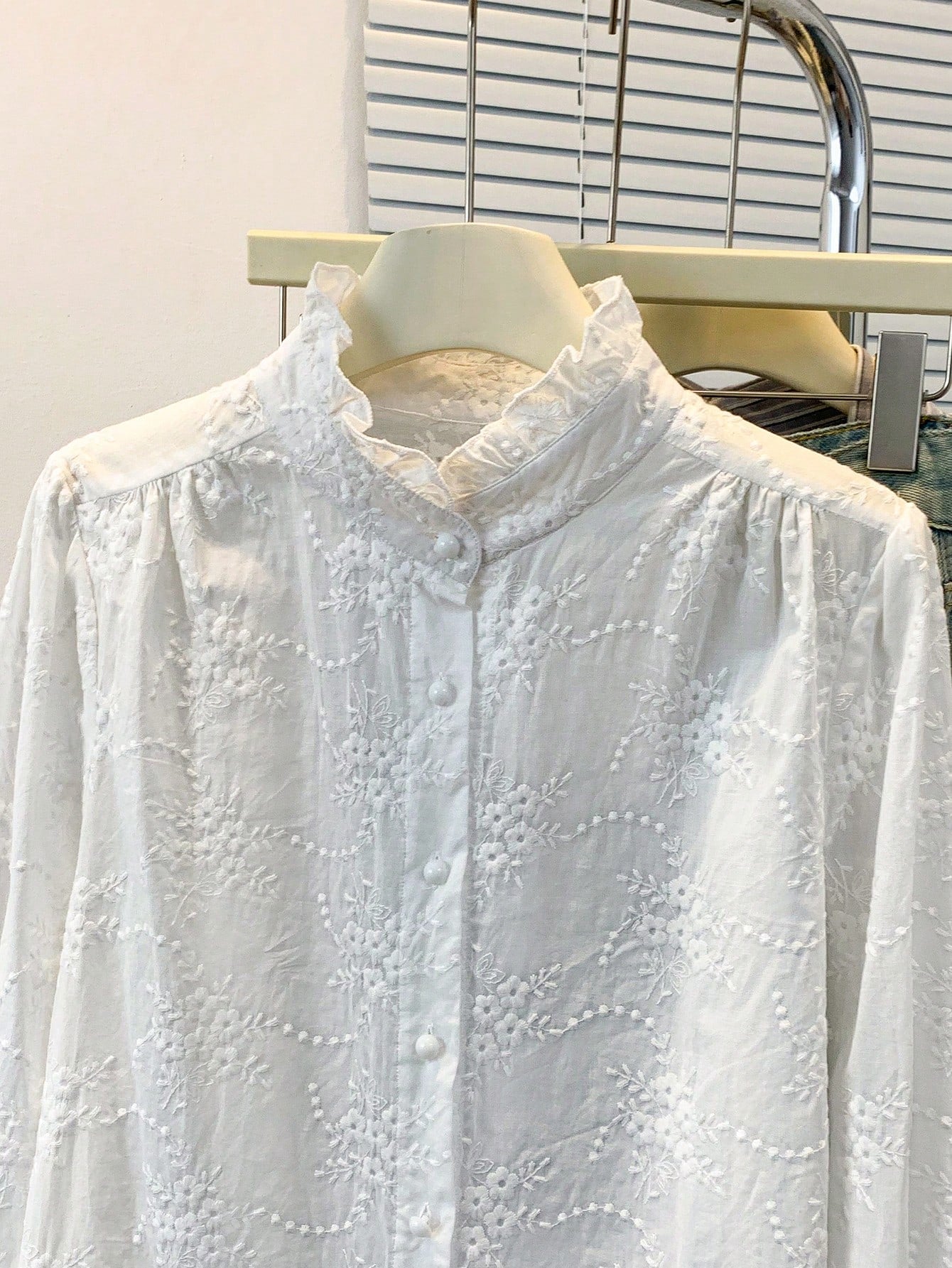 Women's Solid Color Long Sleeve Shirt With Floral Embroidery